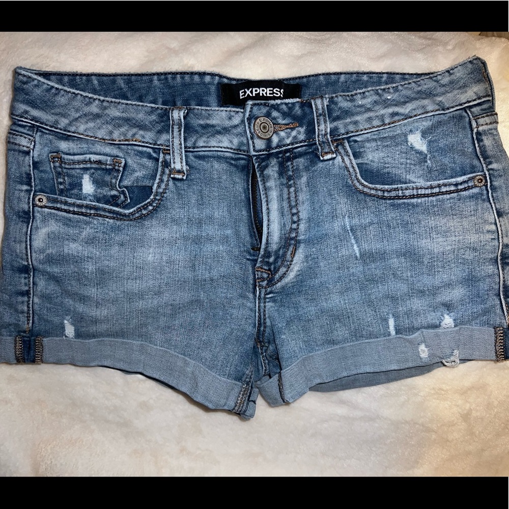 Express cuffed short